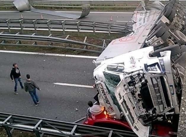 Ponte di Annone: pesato il tir, nessuna violazione