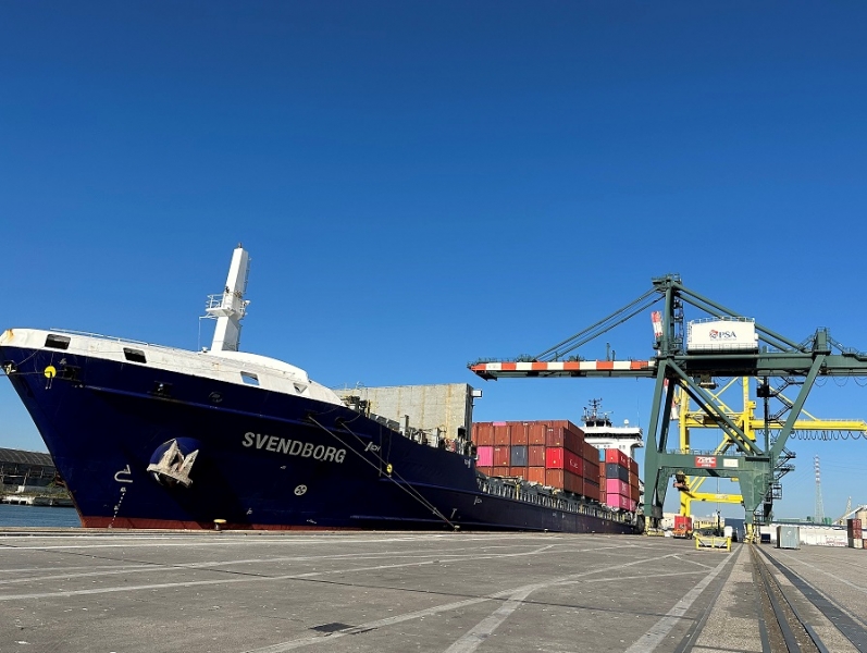 MV_Svendborg_Vecon_container_venezia_transportonline