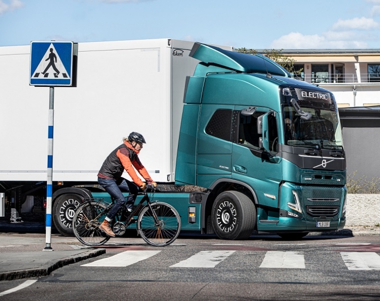 VOLVO_tRUCS_SICUREZZA_PEDONI_BICI_TRANSPORTONLINE