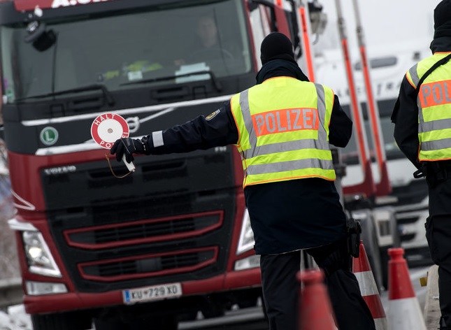 valico_di_frontiera_Kufstein-Kiefersfelden_blocchi_camion_austria_germania