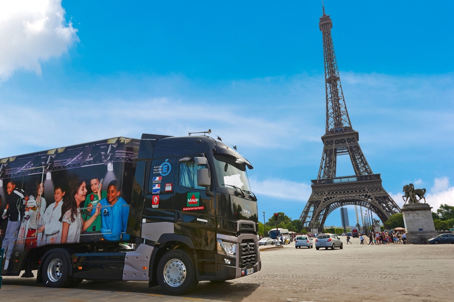 Un Renault Trucks T High Sleeper Cab per la decima edizione del "Word Truck" tour