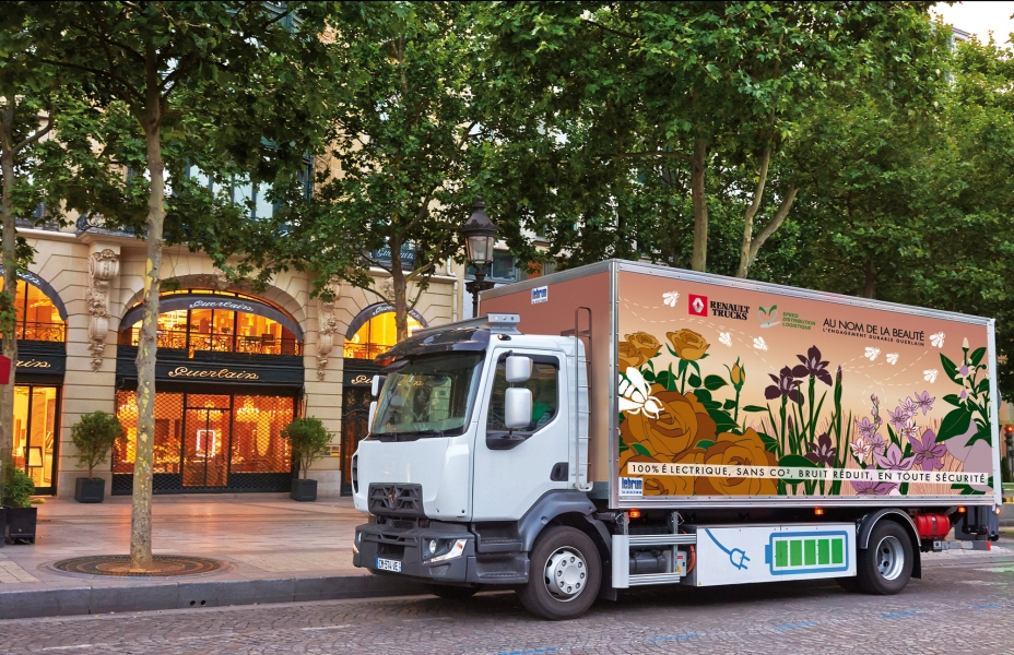 Le boutique Guerlain a Parigi si affidano al Renault Trucks D elettrico