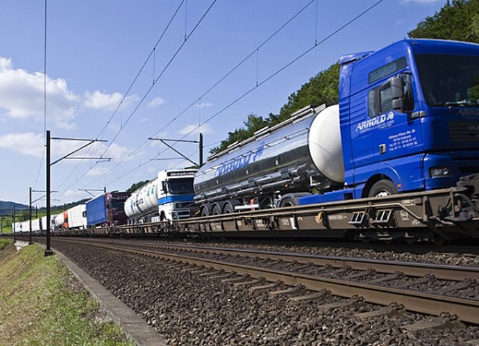 Trasporti di merci pericolose su ferrovia: esposti per la prima volta in un rapporto i rischi per l'ambiente