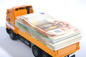 Delrio e Padoan firmano il decreto per 250 milioni all'autotrasporto