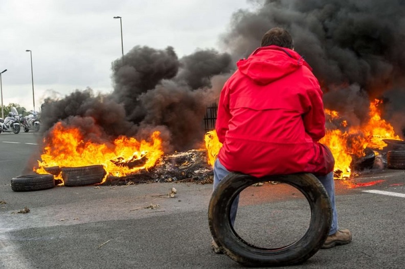 Secondo giorno di blocco a Calais