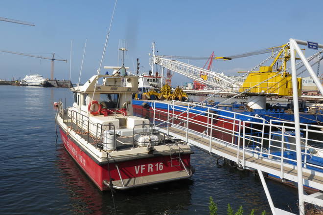 Esplosione nel porto di Napoli, tre feriti