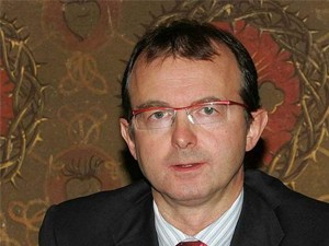 Motorizzazioni ingolfate dalle pratiche, trasportatori in coda: Delrio intervenga