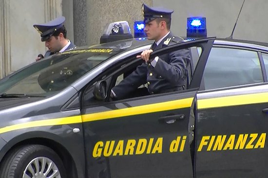 Dogane scoprono truffa su rimborsi accise autotrasporto