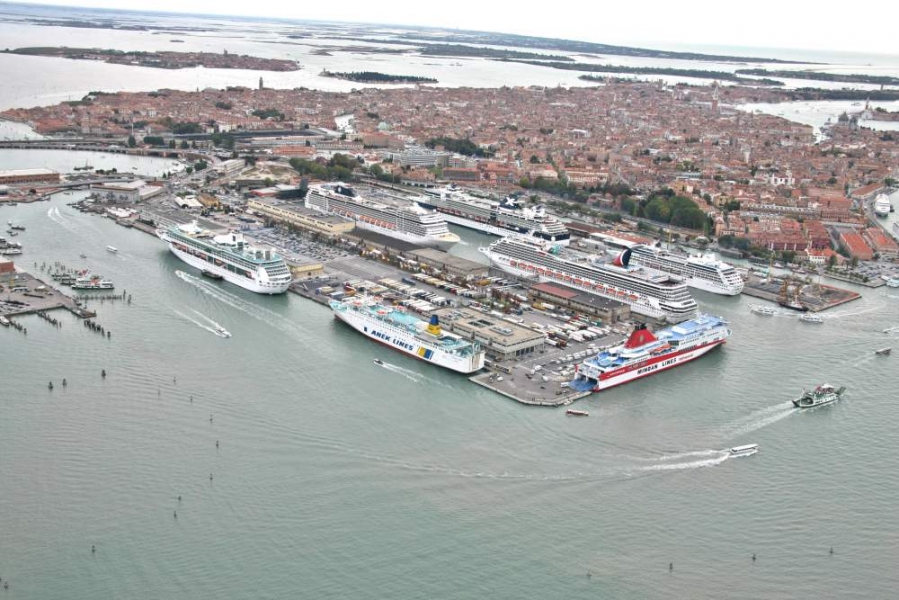 Porti, nuovo polo Venezia-Chioggia-Mantova
