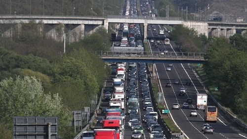 Tir in fiamme su A1, 10 km di coda