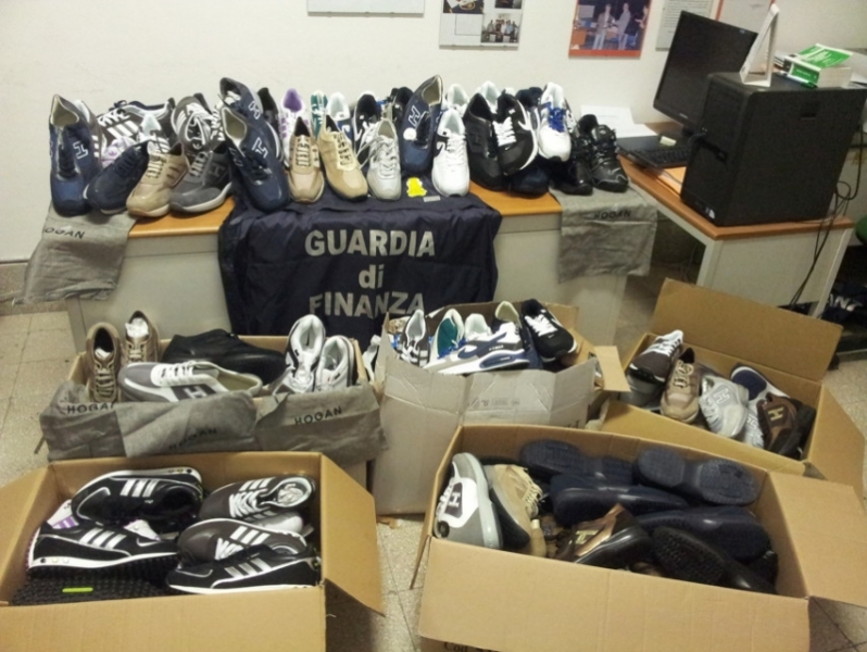 Maxi sequestro di merce al porto di Gioia Tauro Contraffatti i pi noti marchi di abiti e di giocattoli