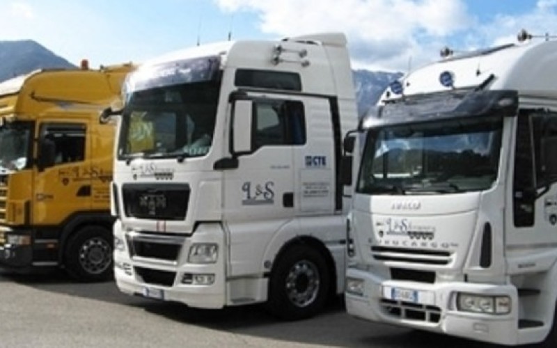 La merce deteriorabile viaggiava su tir non a norma, i certificati erano falsi