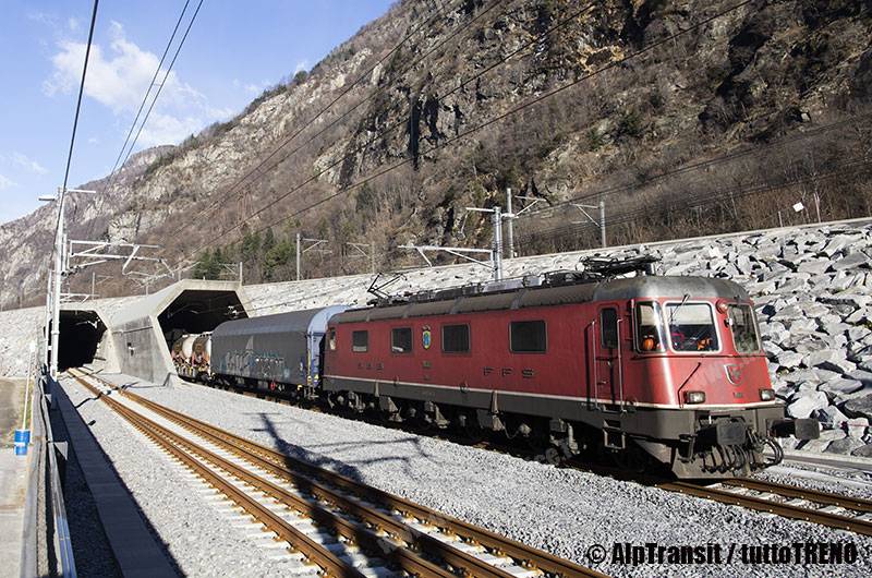 Primi treni merci sotto il San Gottardo