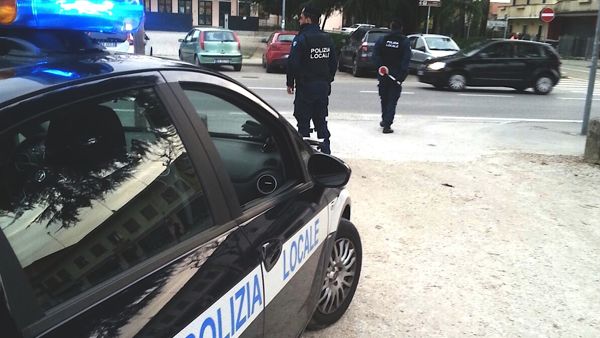 Camposampiero - Controlli della polizia locale sui camion: scoperto un trasporto del tutto irregolare