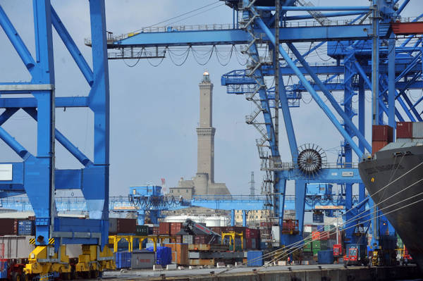 Porti: Genova, primi dati 2015, crescono rinfuse solide