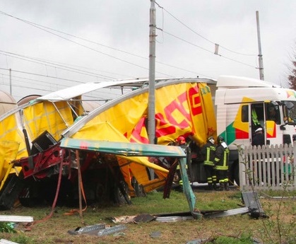 Camionista travolto dal treno al passaggio a livello.