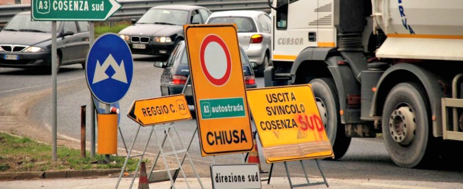Auto si scontra con tir, 4 ragazzi morti.