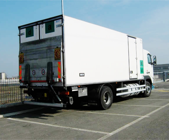 Cassazione: i danni provocati da un camion in sosta sono coperti da RCA auto