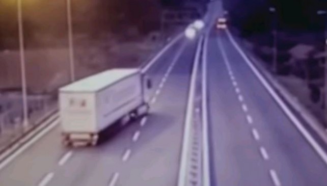Savona - Tir imbocca contromano l'A10