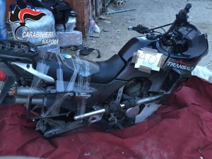 Blitz a Napoli, scoperti otto container con moto rubate in partenza per l'Africa