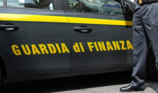 Ditta di autotrasporti cuneese sottrae al fisco un milione e mezzo di euro: scoperta dalla Finanza