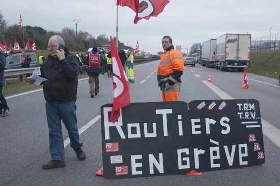 Camionisti fermano la logistica francese