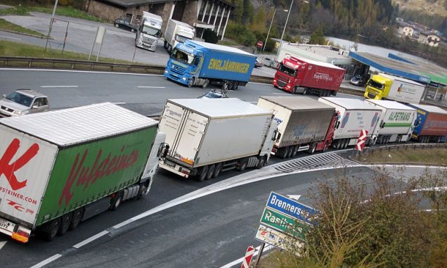 Il ritorno dei controlli doganali sulle Alpi ci costerebbe una montagna di milioni