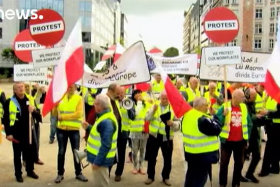 Camionisti Est protestano contro salario minimo Francia