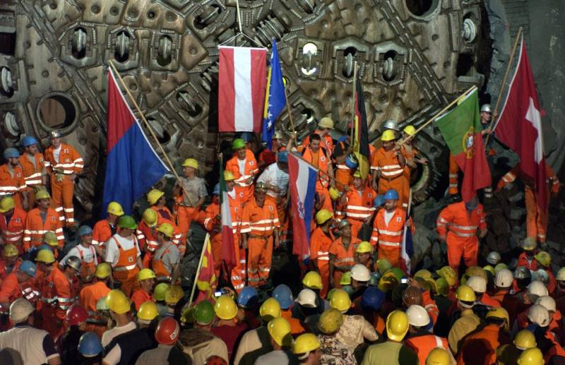 San Gottardo, inaugurato il tunnel ferroviario pi lungo al mondo