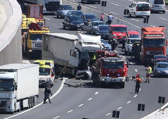 Nel primo semestre 2016 diminuiscono gli incidenti mortali sulle autostrade con coinvolgimento dei TIR