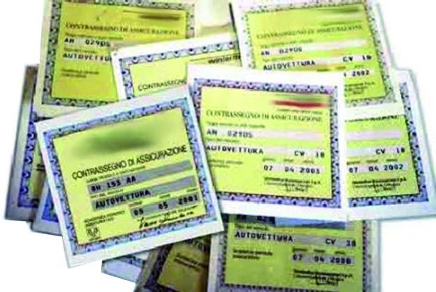 Certificato assicurativo a bordo, basta una copia