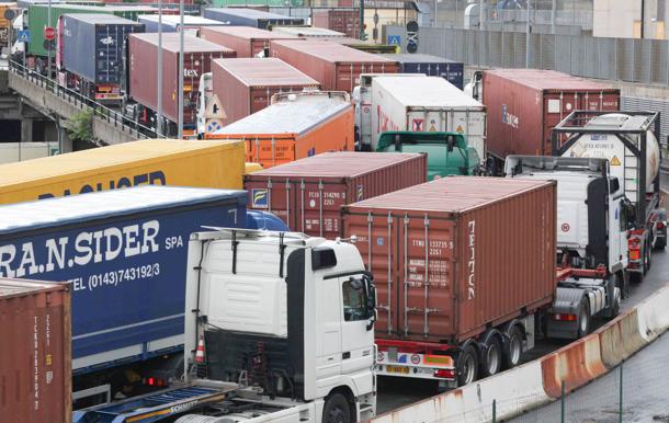 Genova - Bloccato camion con 72 chili di fuochi artificiali