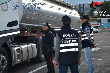 Arresti per contrabbando carburanti