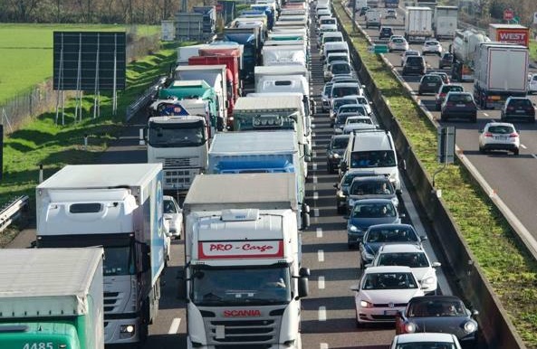 Autocarri: in Italia ce ne sono 25,4 per chilometro di strada