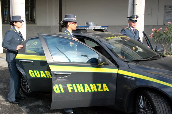 Dodici arresti per contrabbando di gasolio