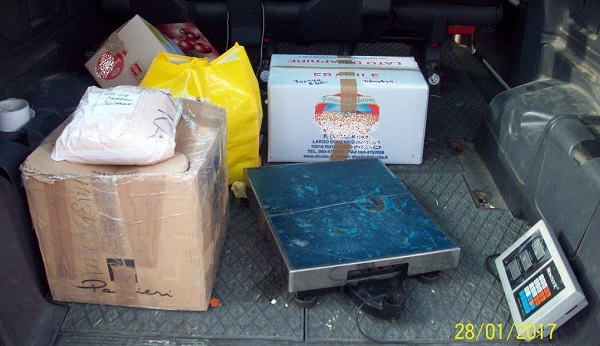 Fermato dalla polizia il corriere espresso abusivo