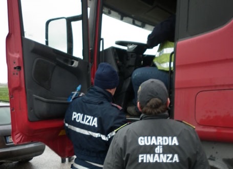 Tempi di guida e di riposo: per la Cassazione pu perseguirne le violazioni l'autorit che le scopra