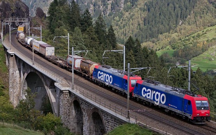 Nei primi due mesi di esercizio nella galleria di base del San Gottardo sono transitati 3.980 treni merci