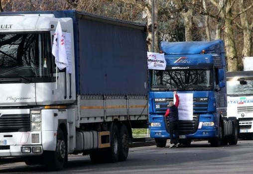 Lecco, autotrasportatori in crisi: persi trecento posti di lavoro