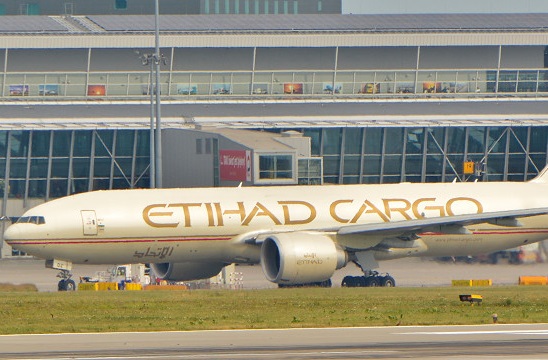 Aeroporto di Parma punta sul cargo e chiama Spezia