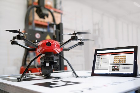 Linde presenta prototipo di un drone per la gestione del magazzino