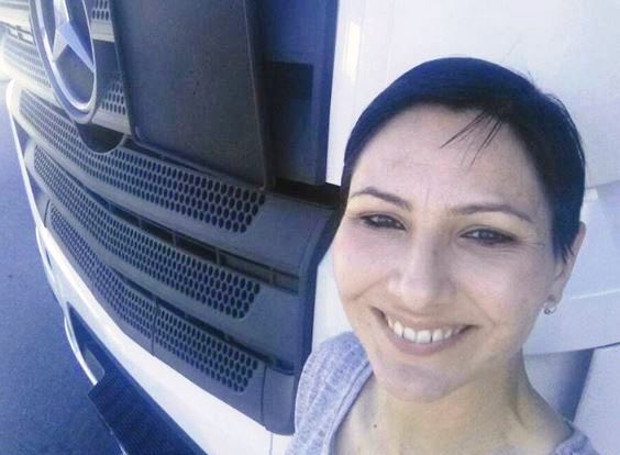 Le donne al volante dei giganti della strada