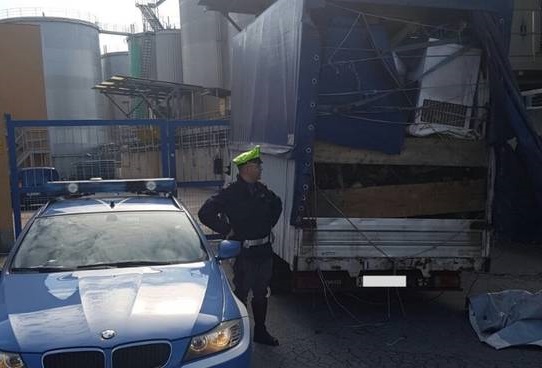 Camion sovraccarico fermato a Genova: multa salata