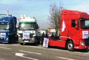 Unatras decide il fermo dell’autotrasporto