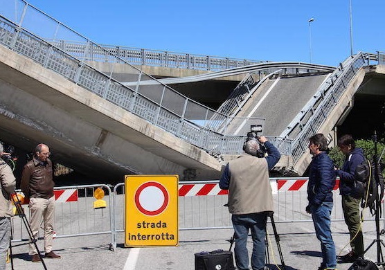 Crollo cavalcavia Piemonte: chiesto lo stop al pedaggio