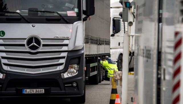 Pi controlli per i camion in Svizzera