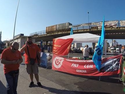 Porti: Genova, tir bloccano nove varchi