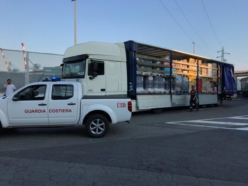 Bloccate 15 tonnellate di merce pericolosa nel porto di Genova