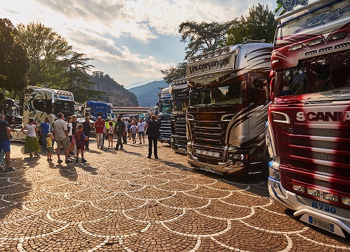 Pubblico da tutta Italia per il primo raduno Scania