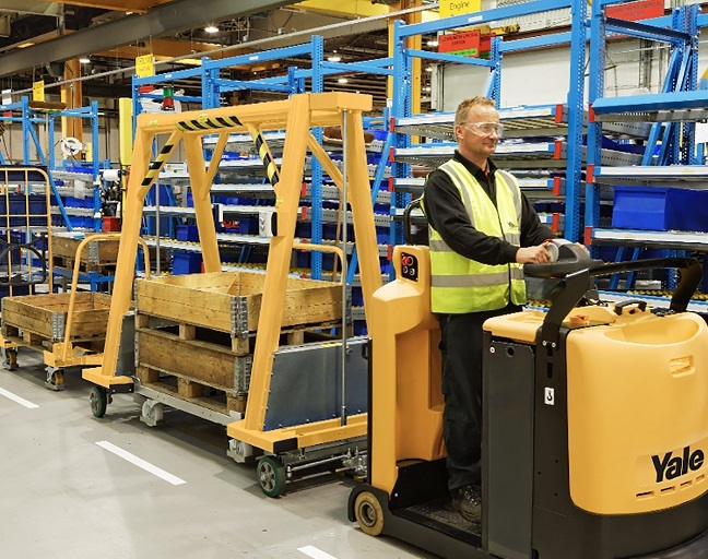 Il nuovo sistema a rimorchi Yale® supporta la lavorazione nelle linee produttive